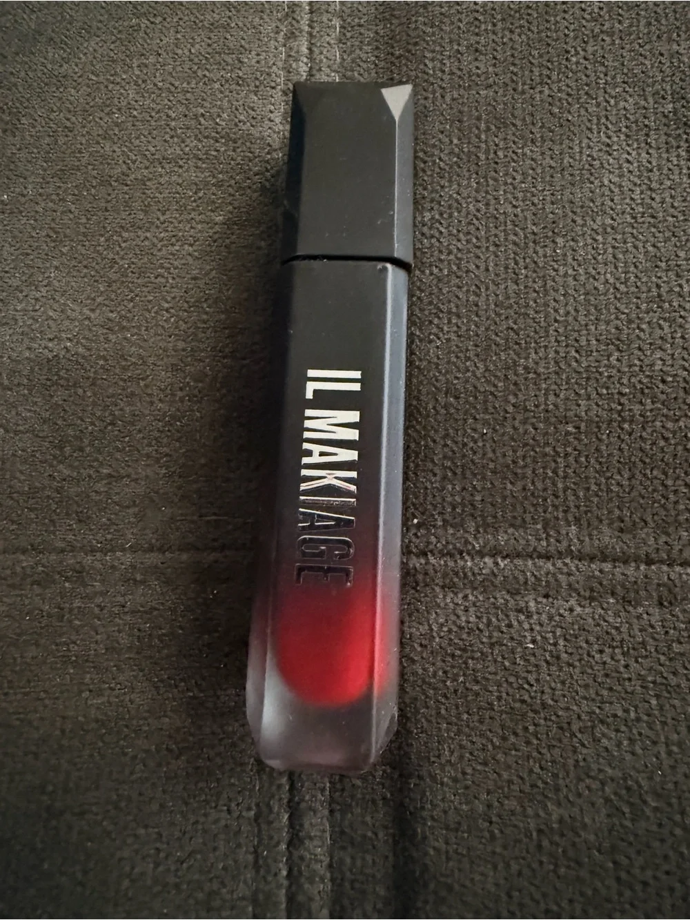 IL MAKIAGE Black-to-Red Gradient Liquid Lipstick